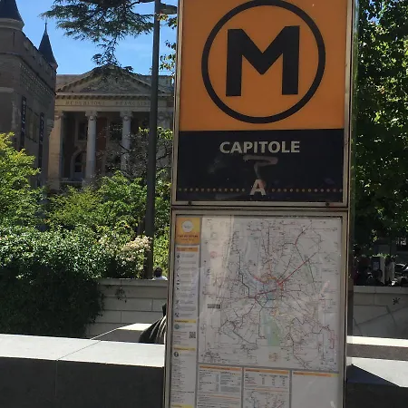Plein Centre-jusqu'a 4 Personnes-parking Et Petit Dejeuner Inclus *