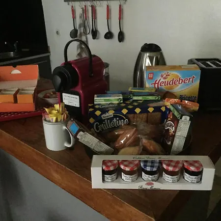 Plein Centre-jusqu'a 4 Personnes-parking Et Petit Dejeuner Inclus *