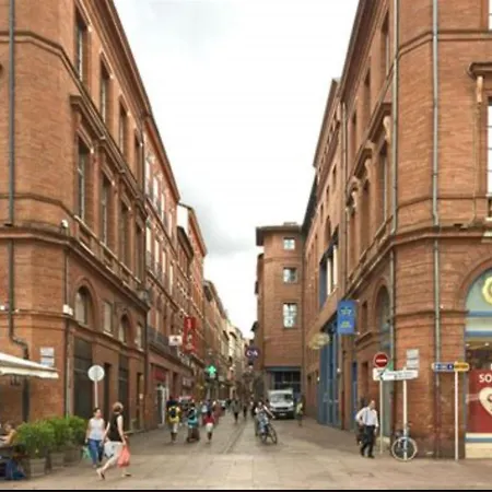 Plein Centre-jusqu'a 4 Personnes-parking Et Petit Dejeuner Inclus *